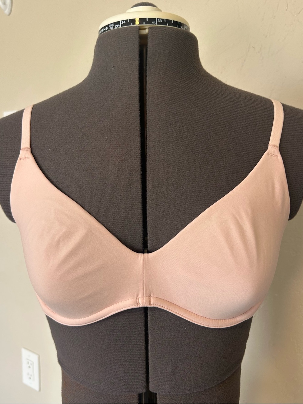 INLYRIC IB017 Scoop Bra Gentle Rose 34C Solid Adjustable Strap Hook & Eye (1955)
